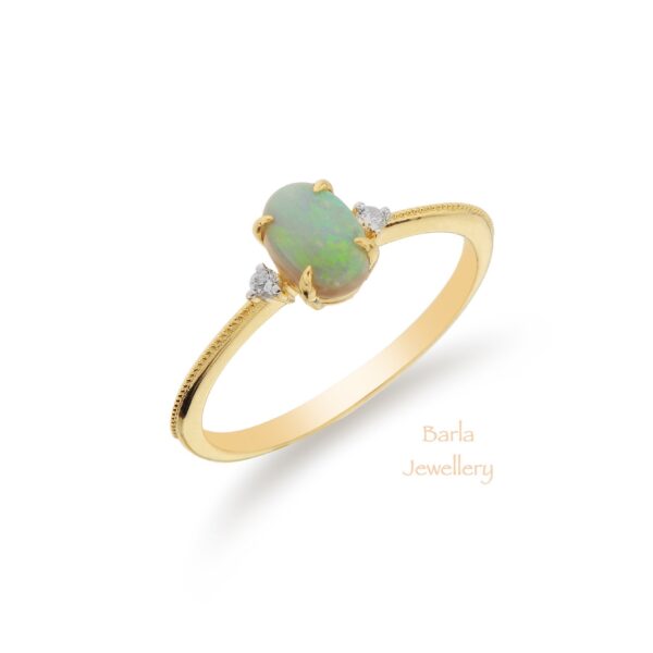 0.65 CT Oval Opal ve Pırlanta Yüzük